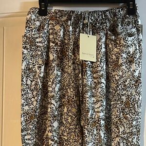 080 NWT See You Soon Leopard Print Size 4 Pants